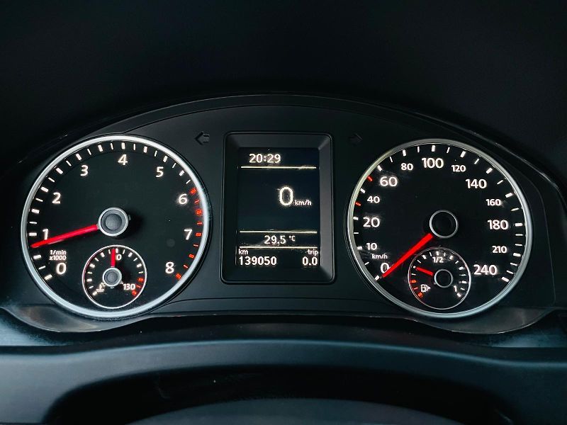 Volkswagen Tiguan 1.4TSI MANUÁL SERVISKA SENZORY - fotka 42 z 45