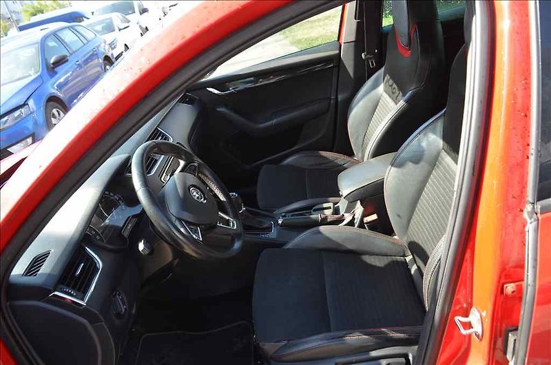 Škoda Octavia (2014) COMBI III.2,0 TDI  RS DSG - fotka 15 z 22
