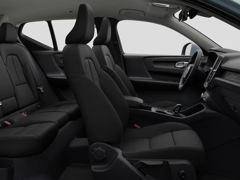Volvo XC40 ESSENTIAL B3 FWD 120kW - fotka 10 z 13