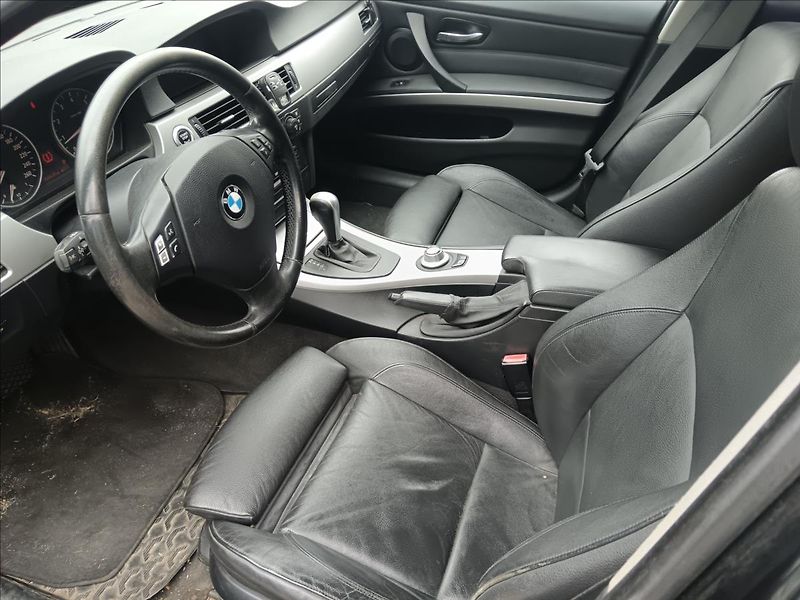 BMW Řada 3 2,5 i - fotka 17 z 19