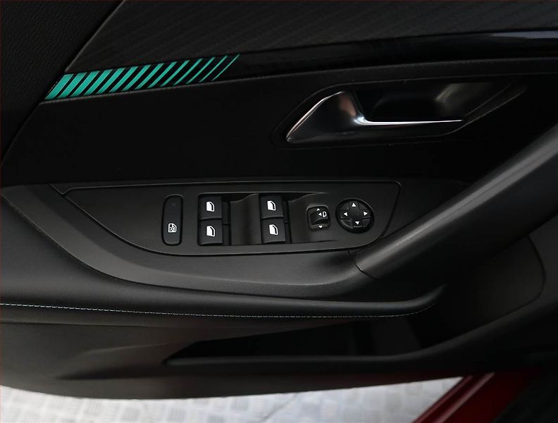 Peugeot 2008 (2022) 1.2 PureTech, Automat, ČR - fotka 25 z 25