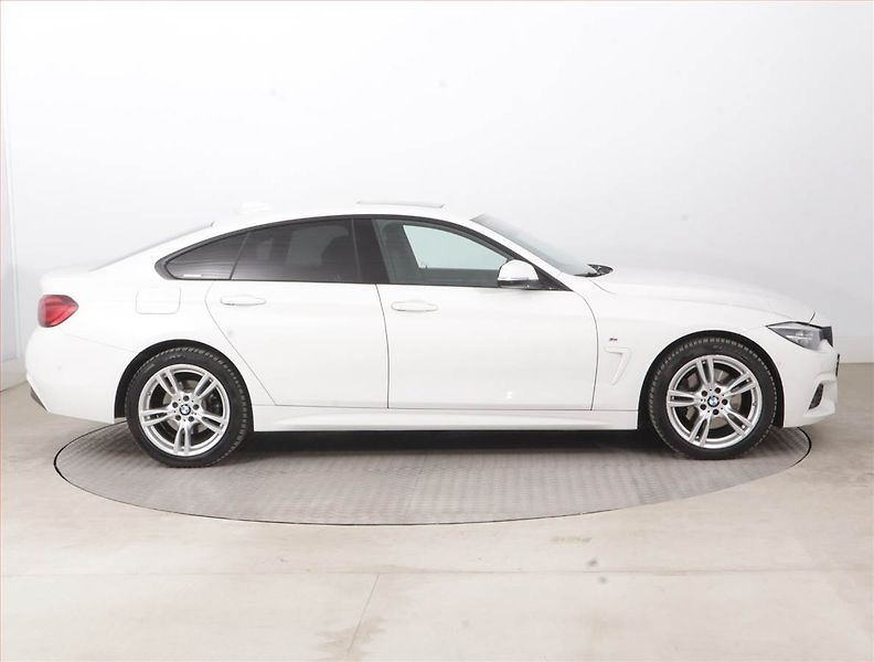 BMW Řada 4 (2020) M Paket 430i xDrive - fotka 6 z 18
