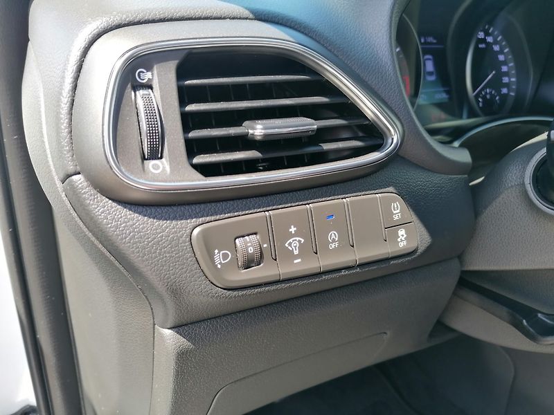 Hyundai i30 (2022) 1.0 T-GDi 88kw ČR, DPH - fotka 12 z 19