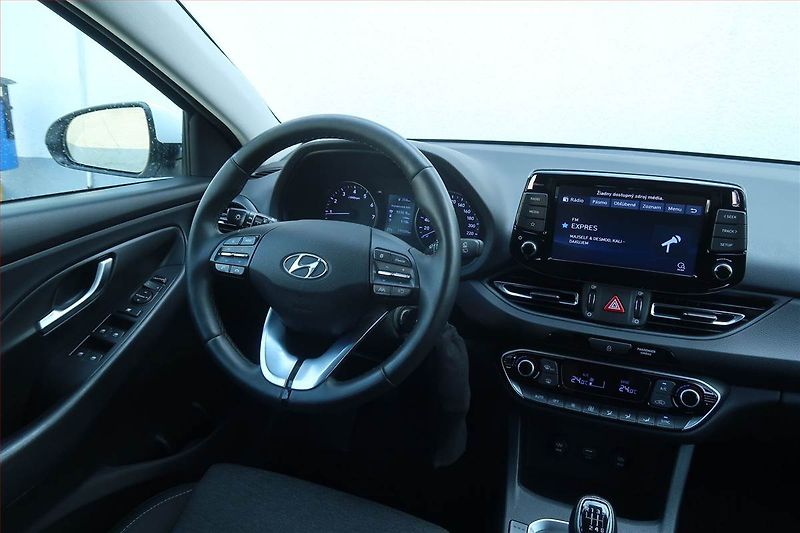 Hyundai i30 (2023) 1.5 DPI, Tempomat - fotka 7 z 20