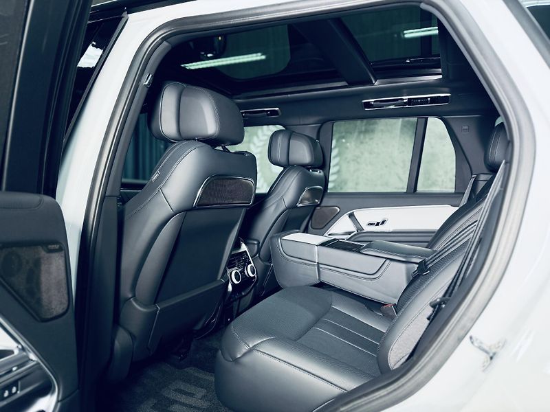 Land Rover Range Rover (2023) SV*P530*OSTUNI.PEARL*ZÁRUKA/28 - fotka 36 z 47