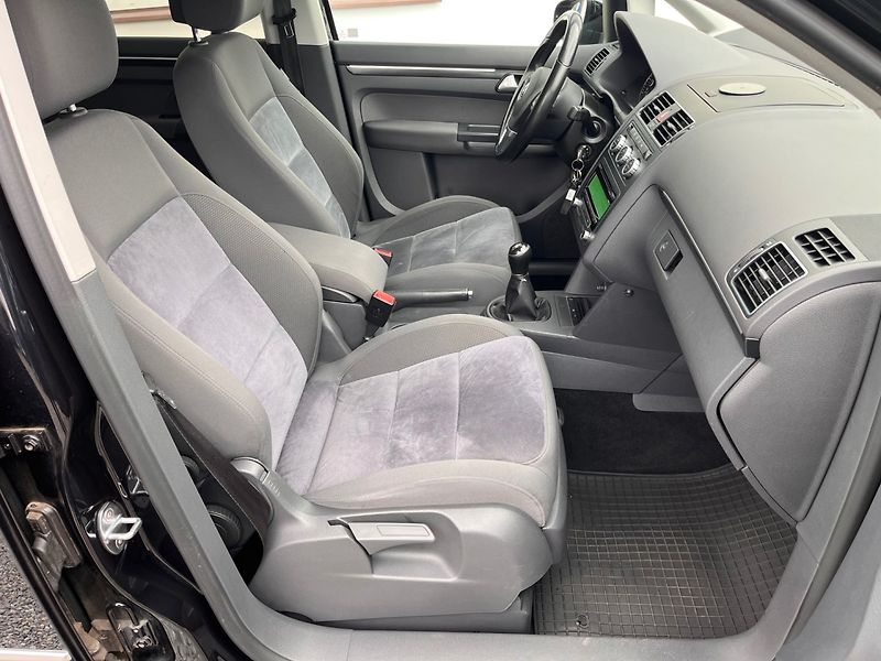 Volkswagen Touran (2012) 2.0 TDi Bi-Xenon , Top Stav - fotka 11 z 21