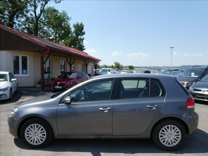 Volkswagen Golf 1,6 MPi 75kW DSG klima - fotka 6 z 40