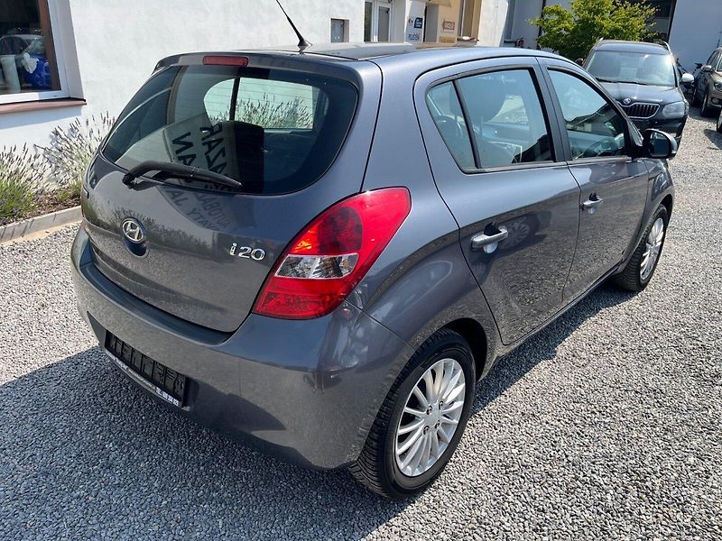 Hyundai i20 (2012) 1.2 i 57 Kw Velmi pěkný - fotka 2 z 20