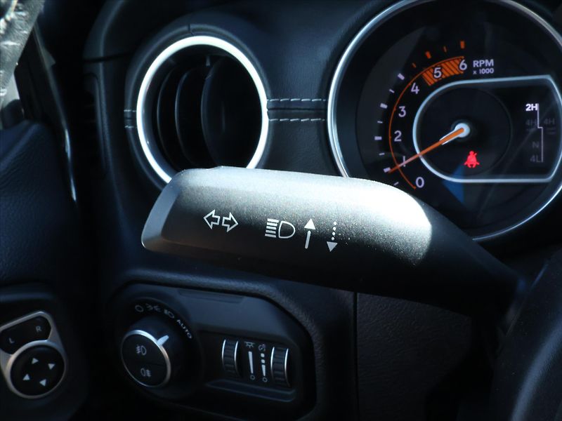 Jeep Wrangler 2.1 CRD 147kW Aut. Unlimited - fotka 17 z 28