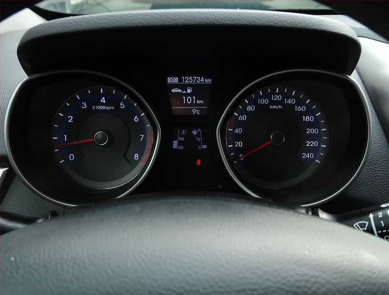 Hyundai i30 (2013) 1.6 MPI, Tempomat - fotka 11 z 15