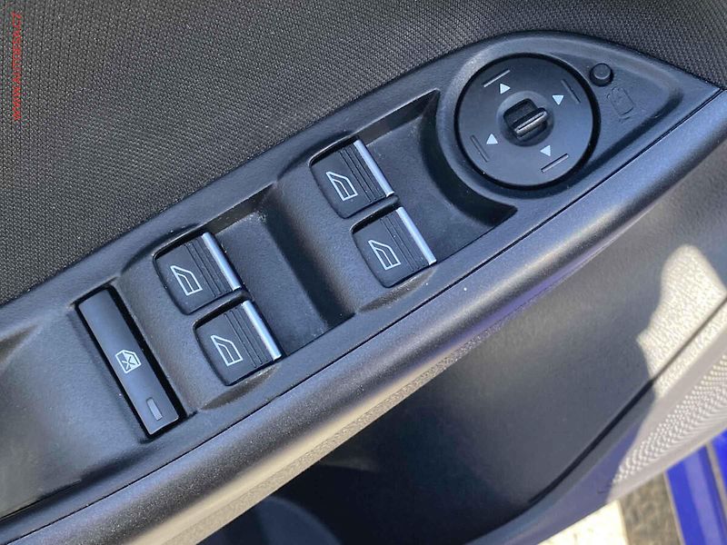 Ford Focus (2018) 2.0 TDCi, ST-Line, navi, TZ - fotka 12 z 17