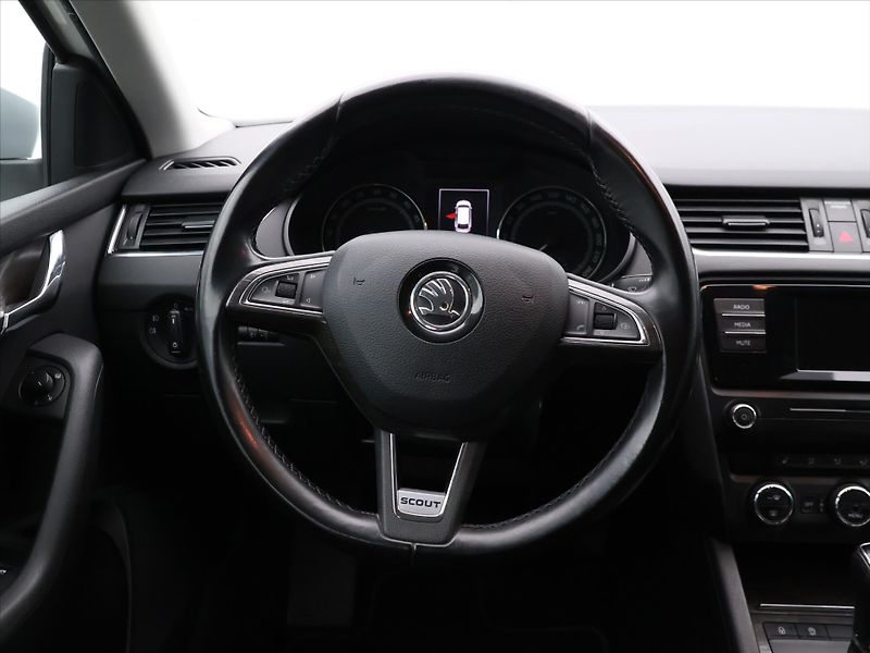 Škoda Octavia 2,0 TDI 135kW 4x4 DSG CZ Scout - fotka 14 z 28