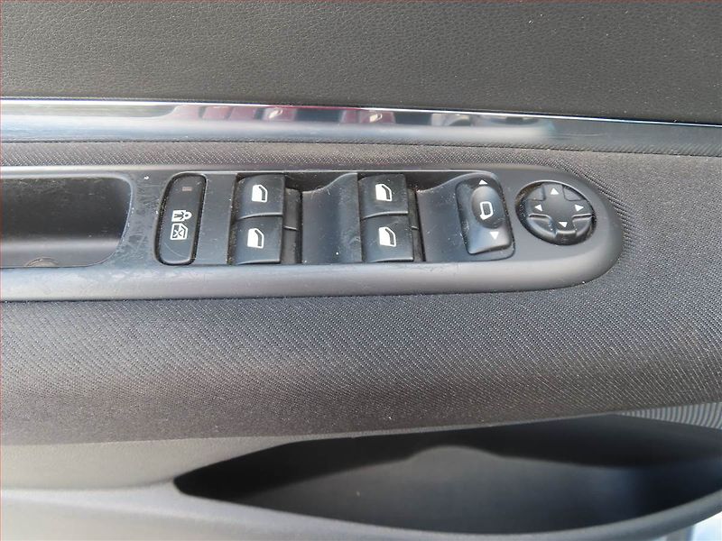 Peugeot 3008 (2012) 1.6 THP, Tempomat - fotka 16 z 21