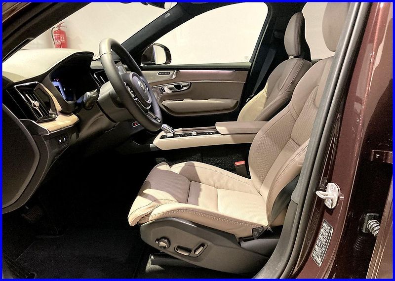 Volvo XC90 (2026) B5 AWD PLUS BRIGHT  - fotka 8 z 20