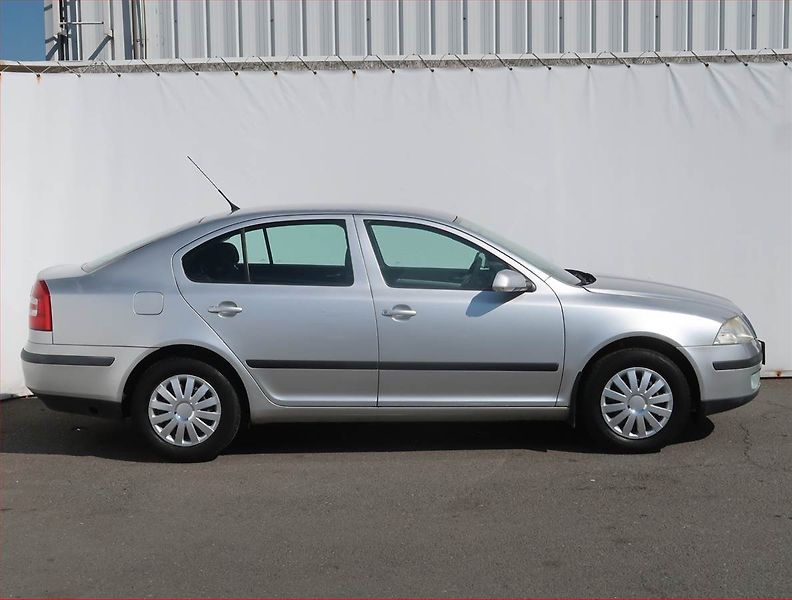 Škoda Octavia (2008) Ambiente 1.6, nová STK, Klima - fotka 6 z 15