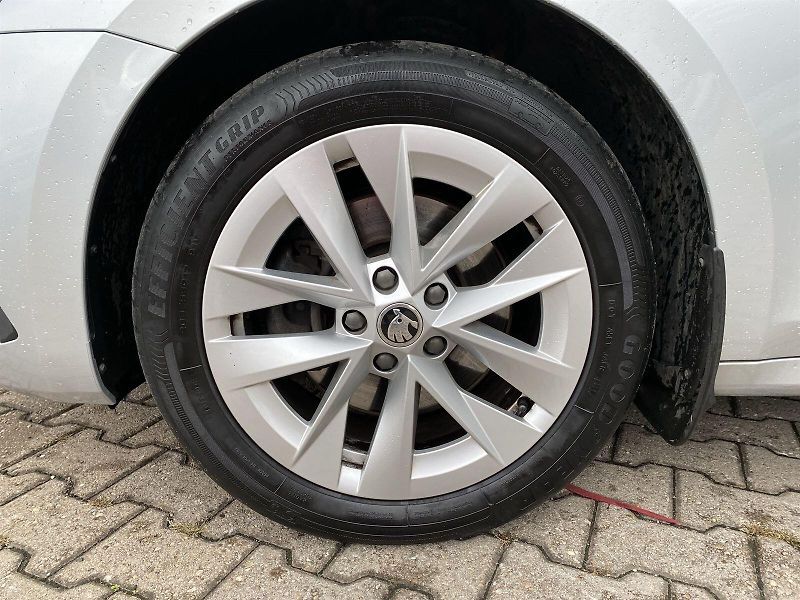 Škoda Octavia (2022) Combi 2.0 TDI 4x4 DSG Style + - fotka 30 z 34