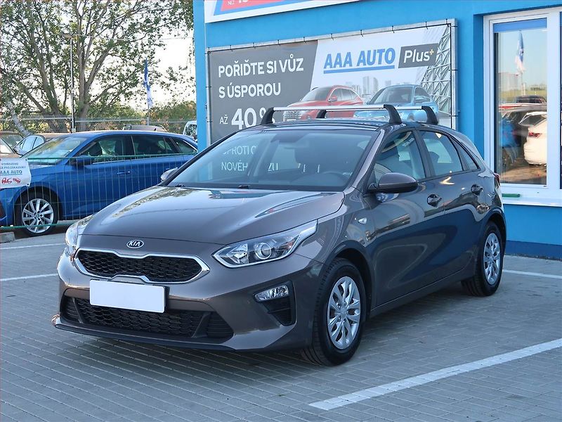 Kia Ceed (2021) Fresh 1.0 T-GDI, ČR,1.maj - fotka 2 z 17