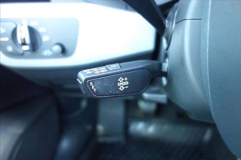 Audi A4 2,0 TDi, ČR, 1 MAJ., SERV. KN. - fotka 34 z 39