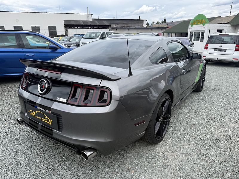 Ford Mustang (2013) 3.7 V6 - fotka 6 z 14