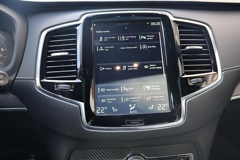 Volvo XC90 (2020) B5 AWD R-Design - fotka 15 z 26
