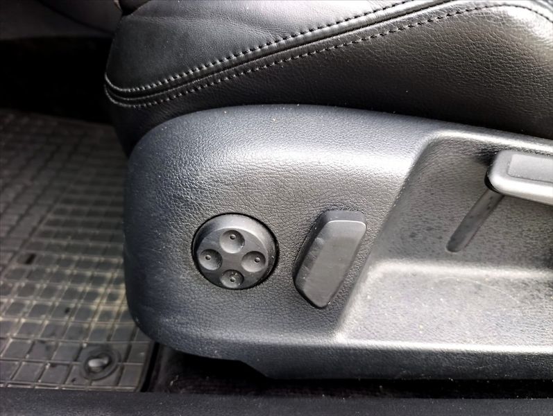 Volkswagen Passat 2,0 TDi Bi-xenon,Kůže,Tempomat - fotka 29 z 30
