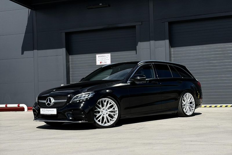 Mercedes-Benz Třídy C (2020) C 220d 4Matic AMG Line - fotka 8 z 81