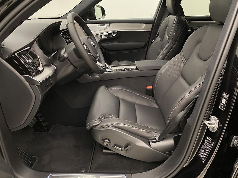 Volvo XC90 (2026) B5 AWD AUT BLACK EDITION ULTRA - fotka 4 z 73