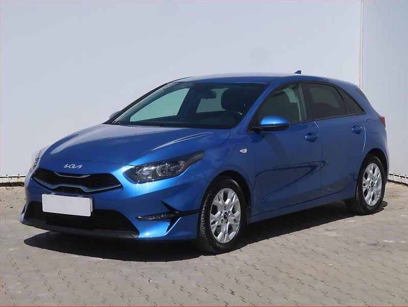 Kia Ceed (2022) Silver 1.0 T-GDI, Serv.kniha - fotka 2 z 17