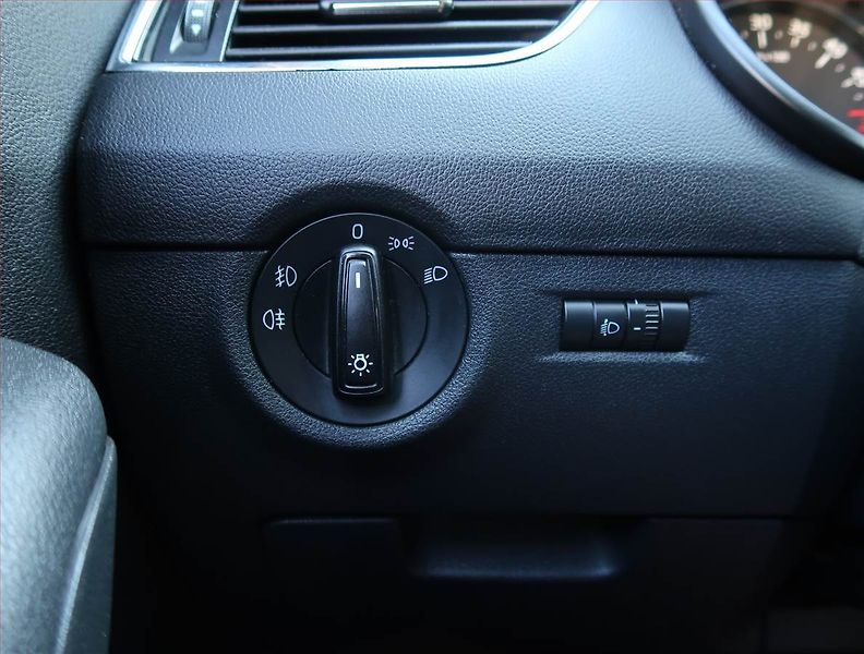 Škoda Octavia (2014) Ambition 1.6 TDI, ČR,1.maj - fotka 15 z 19