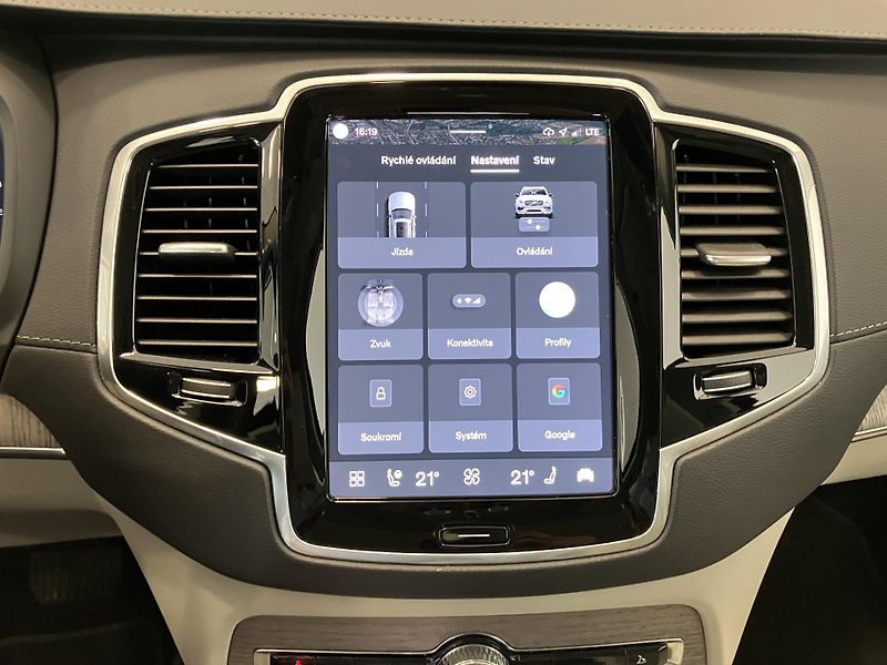 Volvo XC90 B5 AWD Ice Line Plus Dark AT8 - fotka 37 z 50