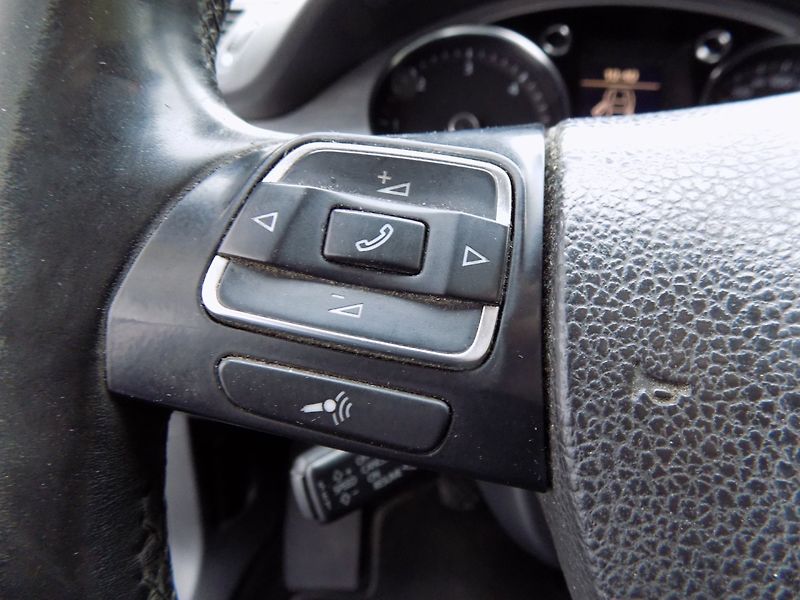 Volkswagen Passat CC (2008) 2.0TDI/Highline/NAVI/Bi-xenon/ - fotka 26 z 37