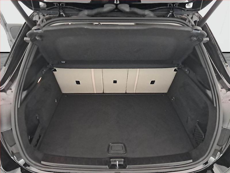Mercedes-Benz GLA (2023) 200 d 4MATIC - fotka 14 z 16