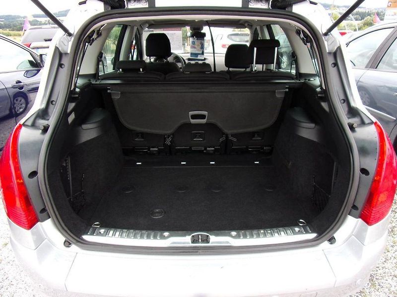 Peugeot 308 sw 1.6 - fotka 11 z 19