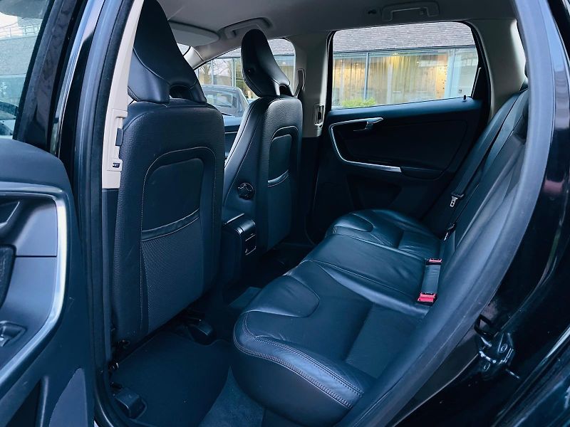 Volvo XC60 2.0D 5VÁLEC AUT VÝHŘEV SENZORY - fotka 35 z 44