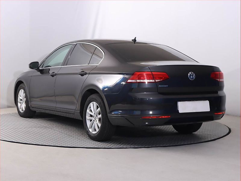 Volkswagen Passat (2018) Comfortline 2.0 TDI, Automat - fotka 4 z 18