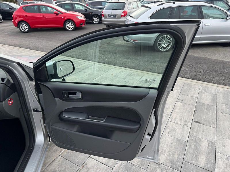 Ford Focus (2011) Trend 1.6 TDCi 80kW - fotka 25 z 31