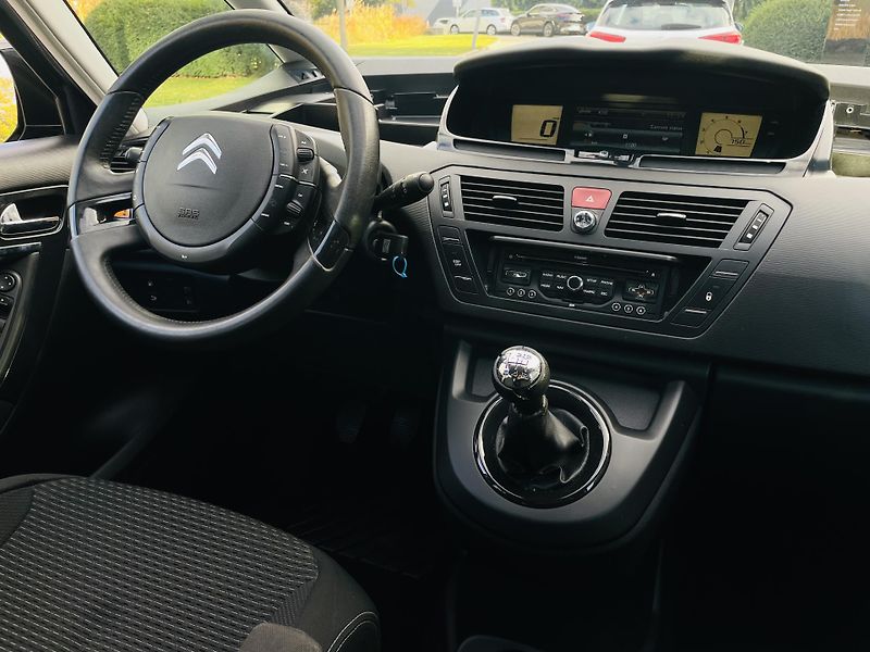 Citroën C4 Picasso 1.6i 88KW MANUÁL LED SENZORY - fotka 25 z 42