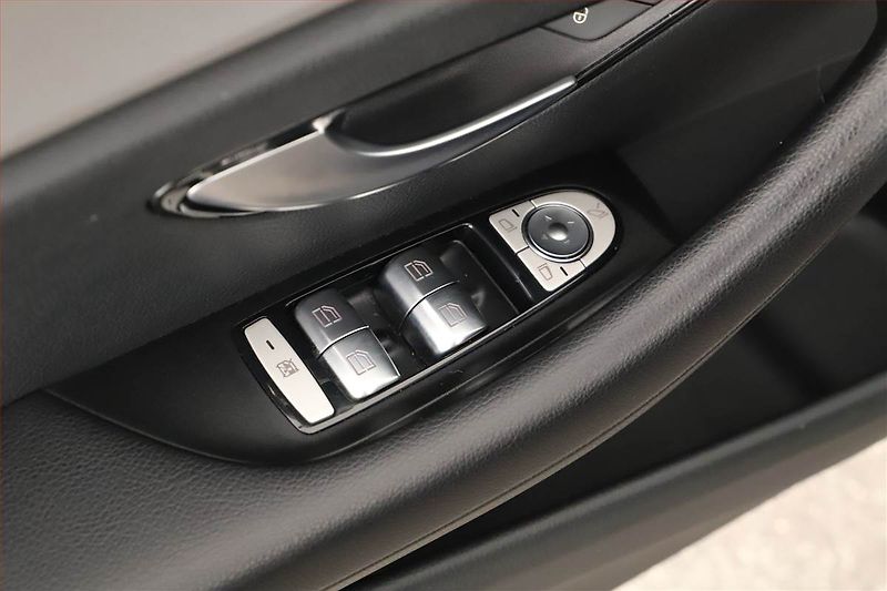 Mercedes-Benz Třídy E (2021) E 220 d - fotka 26 z 26