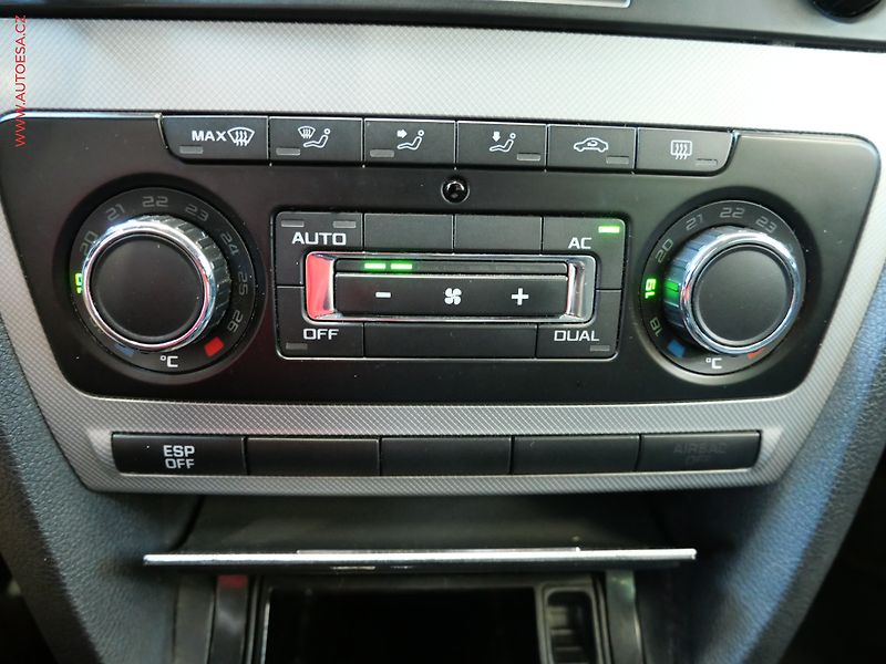 Škoda Octavia (2009) 1.9tdi, Elegance - fotka 19 z 20