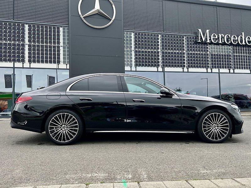 Mercedes-Benz Třídy E (2025) 450 d 4MATIC Linie AMG - fotka 2 z 31