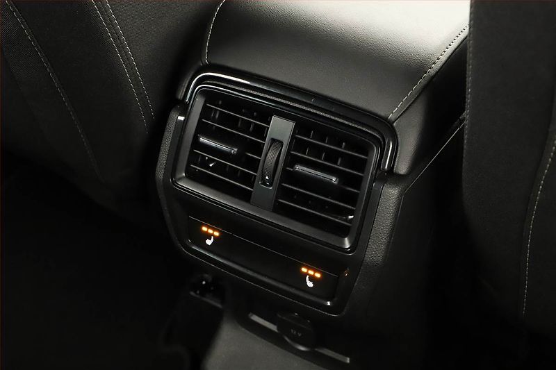 Škoda Karoq (2024) Sportline 2.0 TDI - fotka 15 z 17