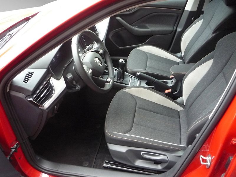 Škoda Scala (2024) 1,0TSi 85kW Top Selection - fotka 5 z 20