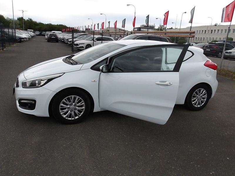 Kia Pro_Ceed 1,4CRDi 2 MÍSTA (PICK-UP) - fotka 24 z 27