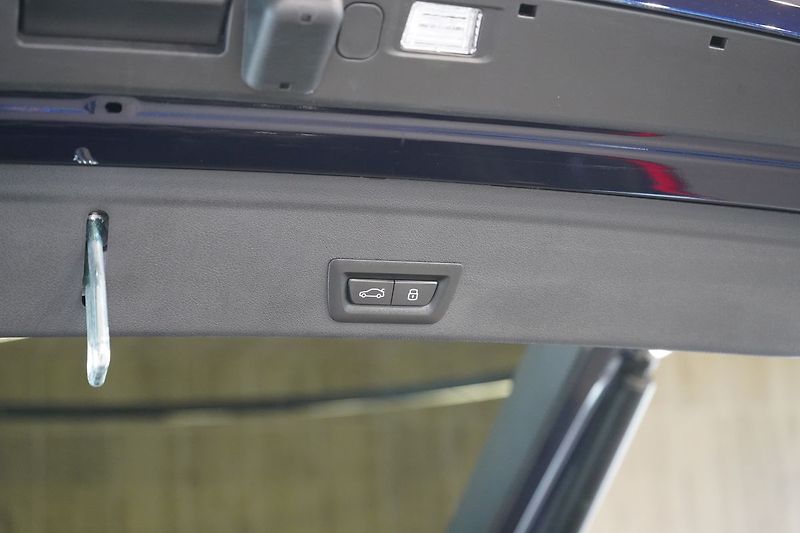 BMW X6 30d xDrive, Vzudch, Masáž - fotka 16 z 48