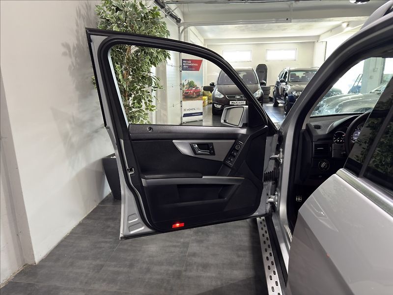 Mercedes-Benz GLK 2,2   220CDI AUTOMAT BI-XEN - fotka 6 z 31