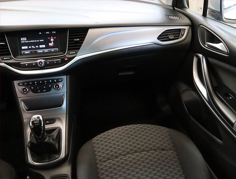 Opel Astra (2017) 1.6 CDTI, Serv.kniha, Tempomat - fotka 8 z 20