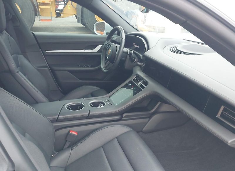 Porsche Taycan (2024) Auto na cestě - fotka 7 z 11