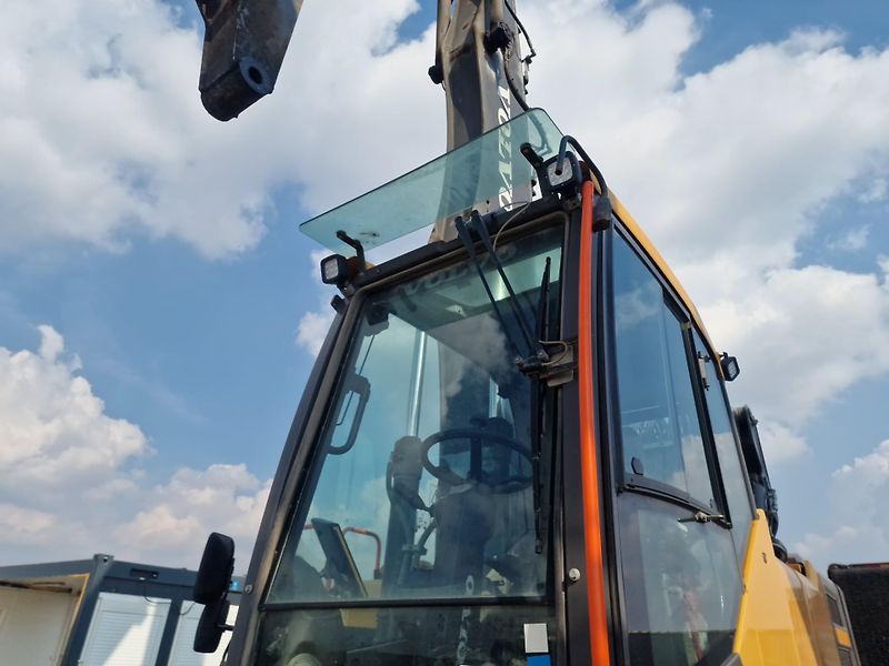 Volvo (2021) EW240E wheeled excavator - fotka 6 z 7