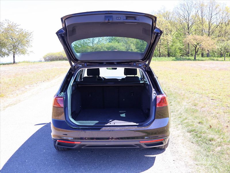Volkswagen Passat 2,0 TDI DSG Matrix Virtual DPH - fotka 9 z 37