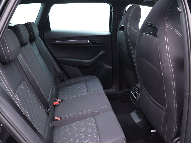 Škoda Karoq 2,0 TDI DSG Sportline 4x4 DPH - fotka 14 z 37